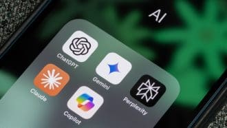 Een afbeelding van verschillende AI logo's zoals chatgpt, gemini en claude