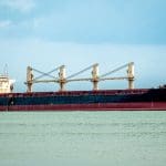 Een olietanker in de Rode Zee voor de kust van Yemen