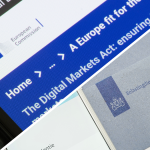 Een split image van de belastingdienst en de europese commissie