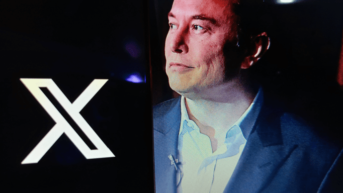 Foto van Elon Musk en X logo