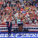 Grote groep Trump supporters