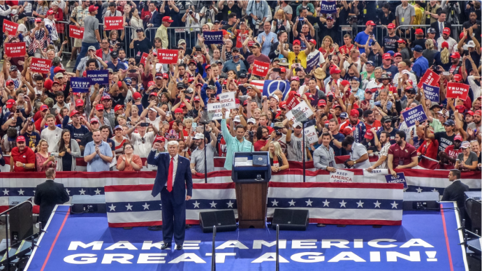 Grote groep Trump supporters