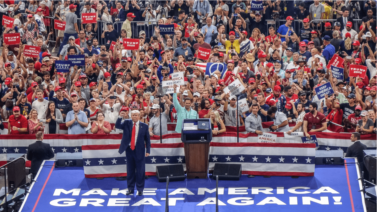 Grote groep Trump supporters