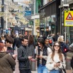 Oorlog Midden-Oosten jaagt prijzen op: Nederlanders gaan het merken