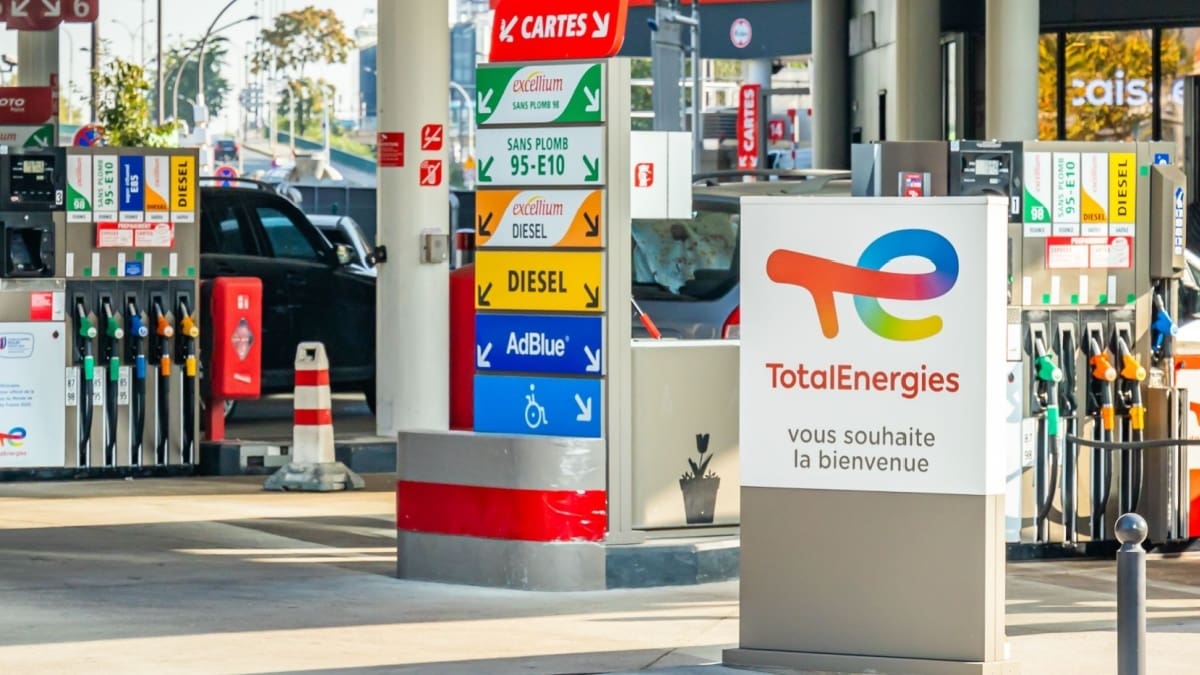 Flambée des prix du carburant après l’annonce de Trump : conséquences pour les Français et les marchés