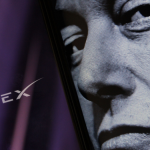 SpaceX logo en Elon Musk