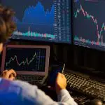 Drie 'alledaagse' aandelen die investeerders nu in de gaten houden