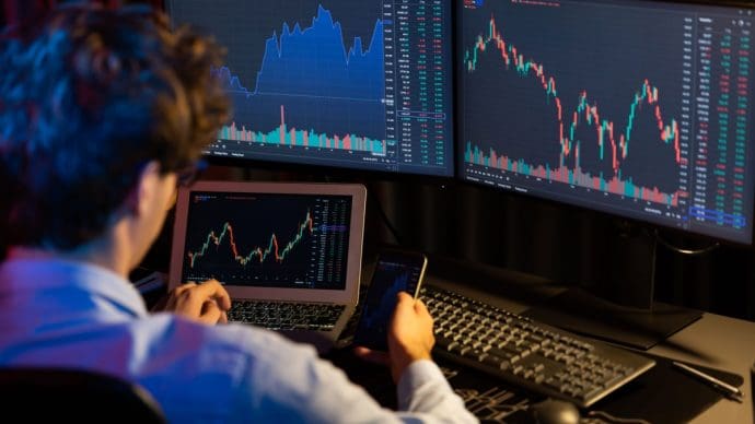 Drie 'alledaagse' aandelen die investeerders nu in de gaten houden