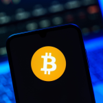 bitcoin logo op telefoon