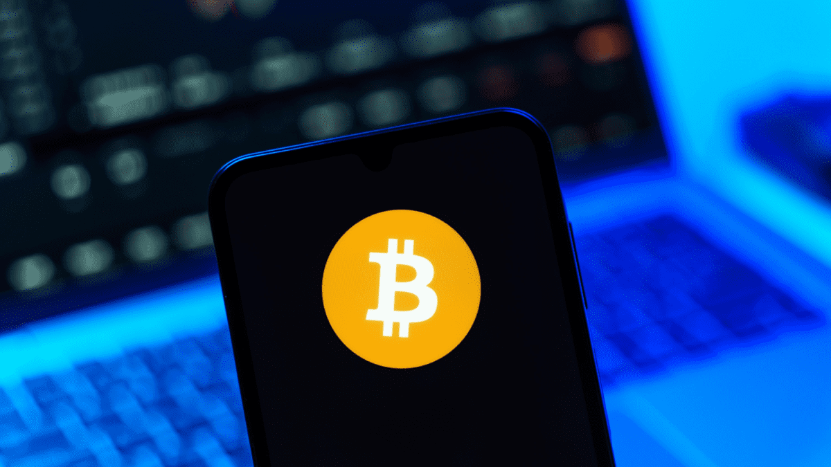 bitcoin logo op telefoon