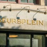 Een afbeelding van de AEX in Amsterdam bij het Beursplein