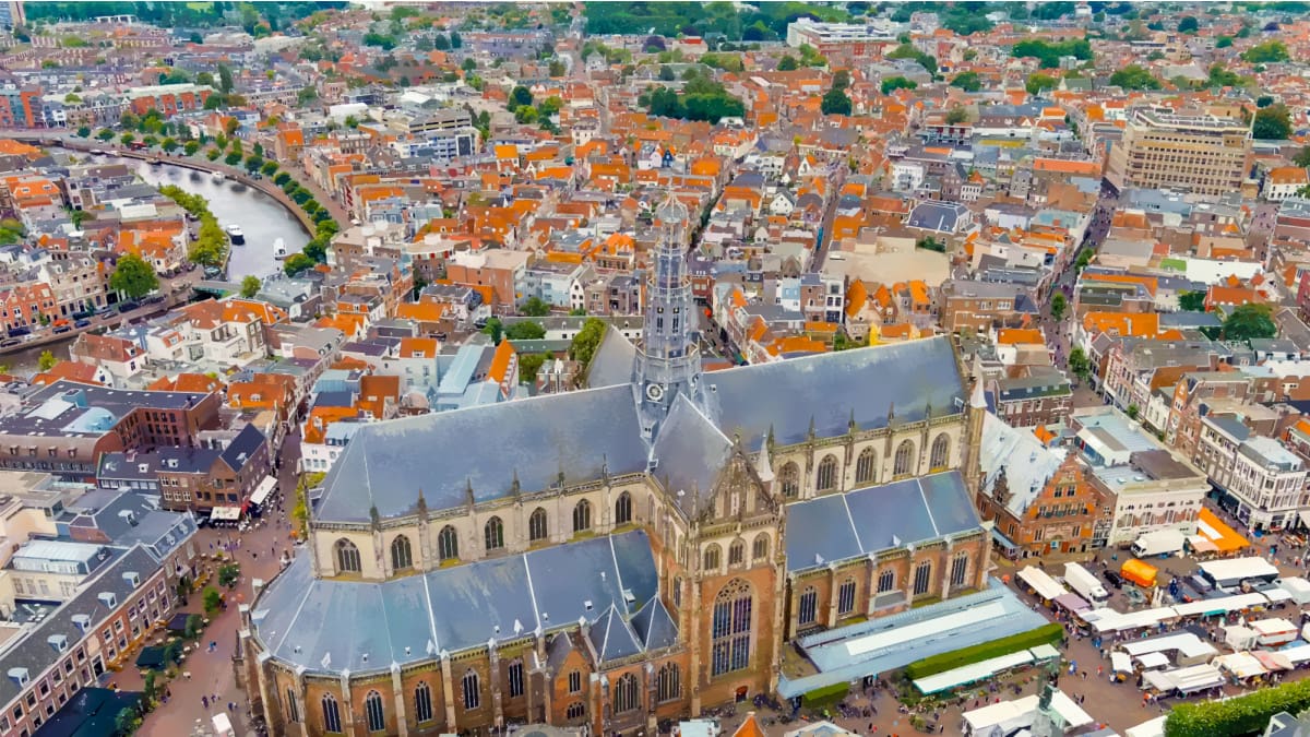 Een afbeelding van de kerk van Haarlem