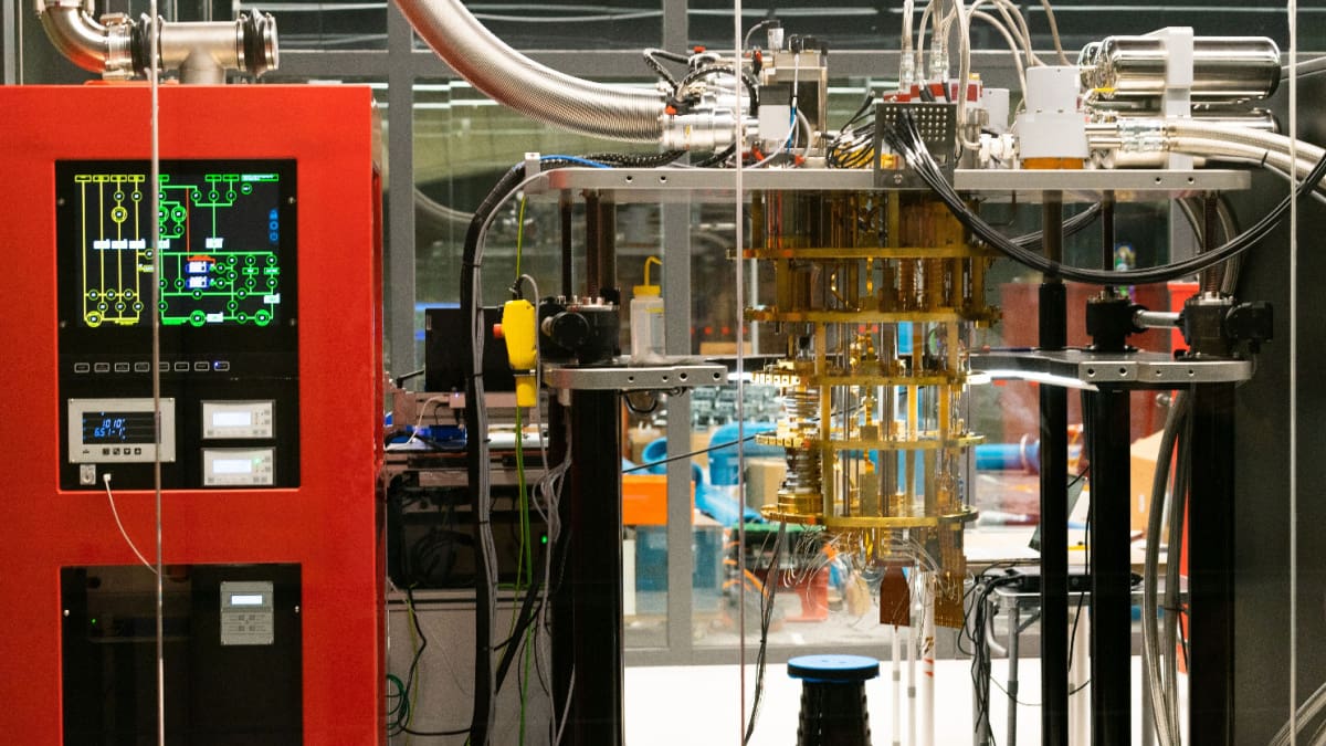 Een afbeelding van een quantum computer in een tech lab
