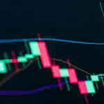Een afbeelding van een stijgende crypto koers met een candle chart