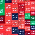 Een afbeelding van verschillende aandelen in een box graph met rode en groene blokken en stijgingen en dalingen, rood, groen