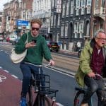 Nederlander op fiets in Amsterdam wordt gebeld