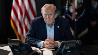 President Donald Trump houdt operatie Epic Fury in de gaten
