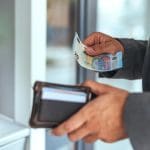 Betaalrekening bij grote banken fors duurder: kosten stijgen tot 25 procent