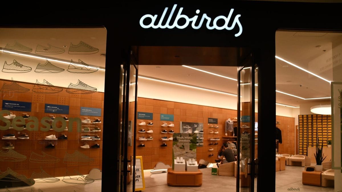 Sneakermerk wordt AI-bedrijf, koers explodeert direct met 900%