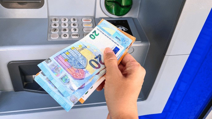 Gratis bankrekening rukt op in Nederland: 'Banken in Nederland zijn te duur'