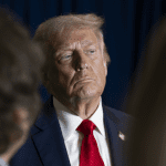 Donald Trump kijkt weg President