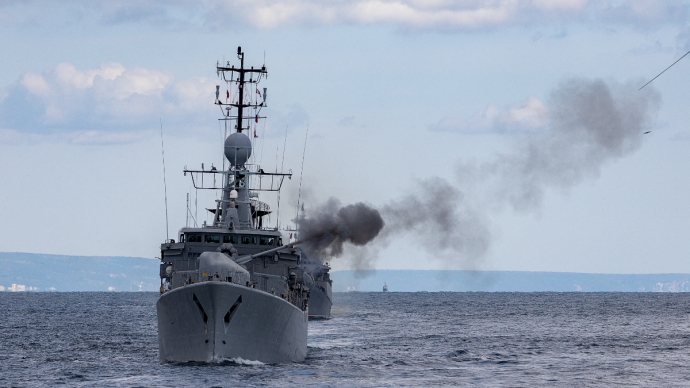 Amerikaans-marineschip-met-rook