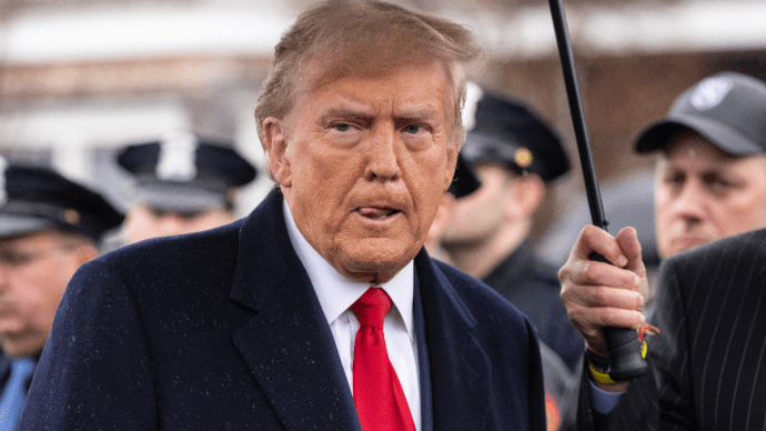 Donald-Trump-in-de-regen