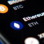 Een afbeelding van Ethereum tussen bitcoin en XRP in