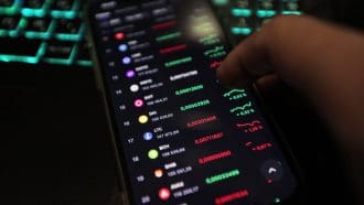 Een afbeelding van een lijst met verschillende altcoins