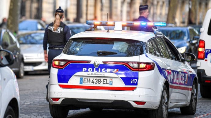 Een afbeelding van een politie auto in Frankrijk
