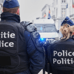 Foto van twee belgische politieagenten