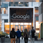 Google-kantoor-mensen-lopen