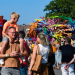 Man-met-kind-op-schouders