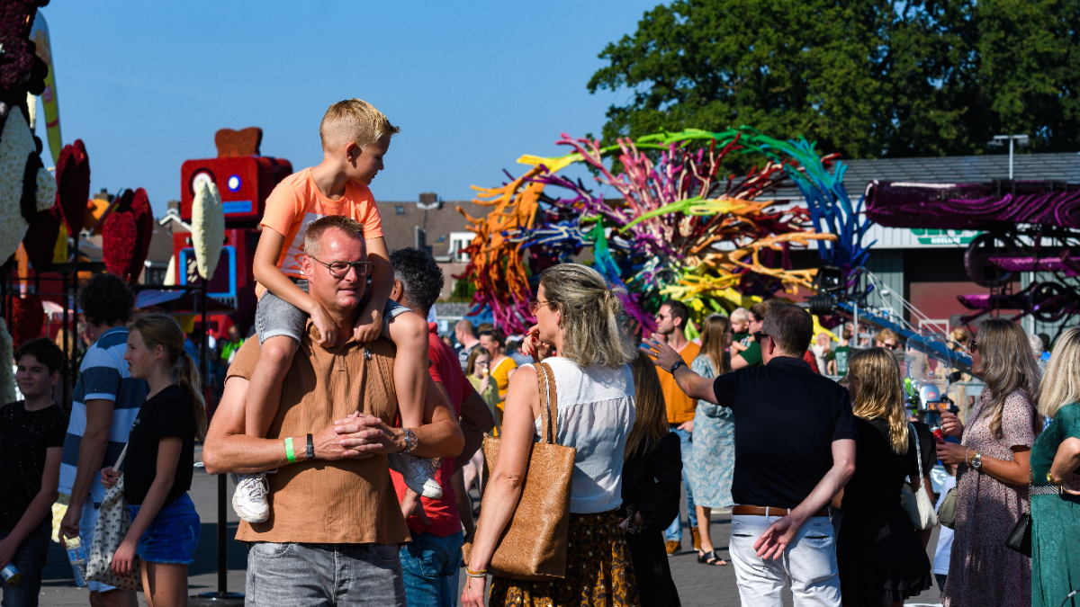 Man-met-kind-op-schouders