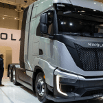 Nikola-vrachtwagen-tijdens-beurs