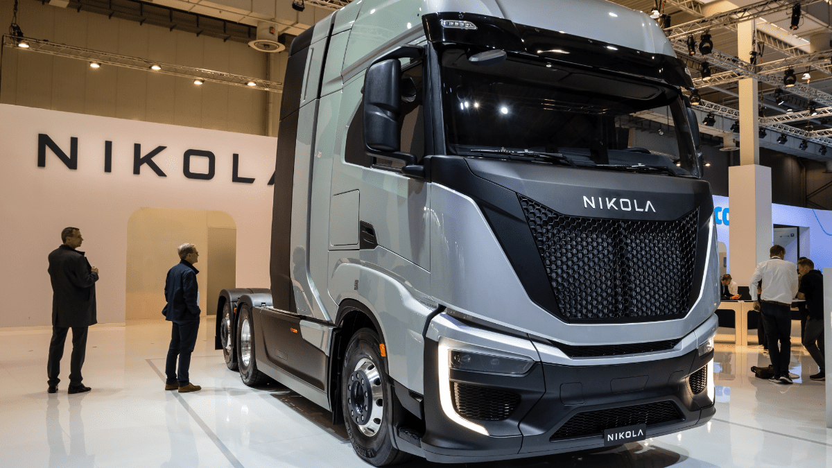 Nikola-vrachtwagen-tijdens-beurs
