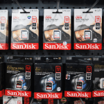 Sandisk-geheugenkaartjes-in-schappen