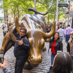 Wall-Street-stier-met-mensen