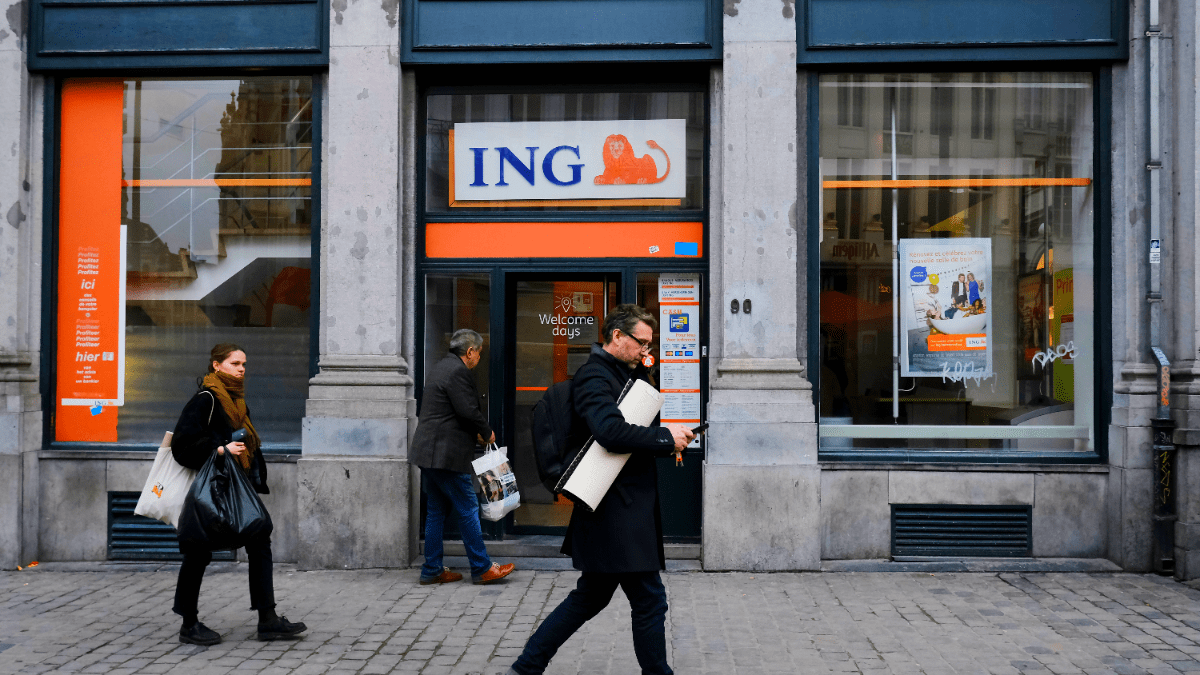 Mensen-voor-ING-bank-filiaal