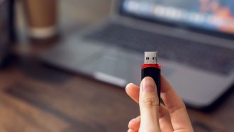 Microsoft waarschuwt voor geïnfecteerde USB-sticks die je crypto stelen