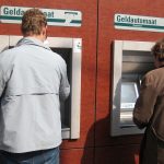 Europa voert nieuwe geldregels in die contant geld en crypto flink raken