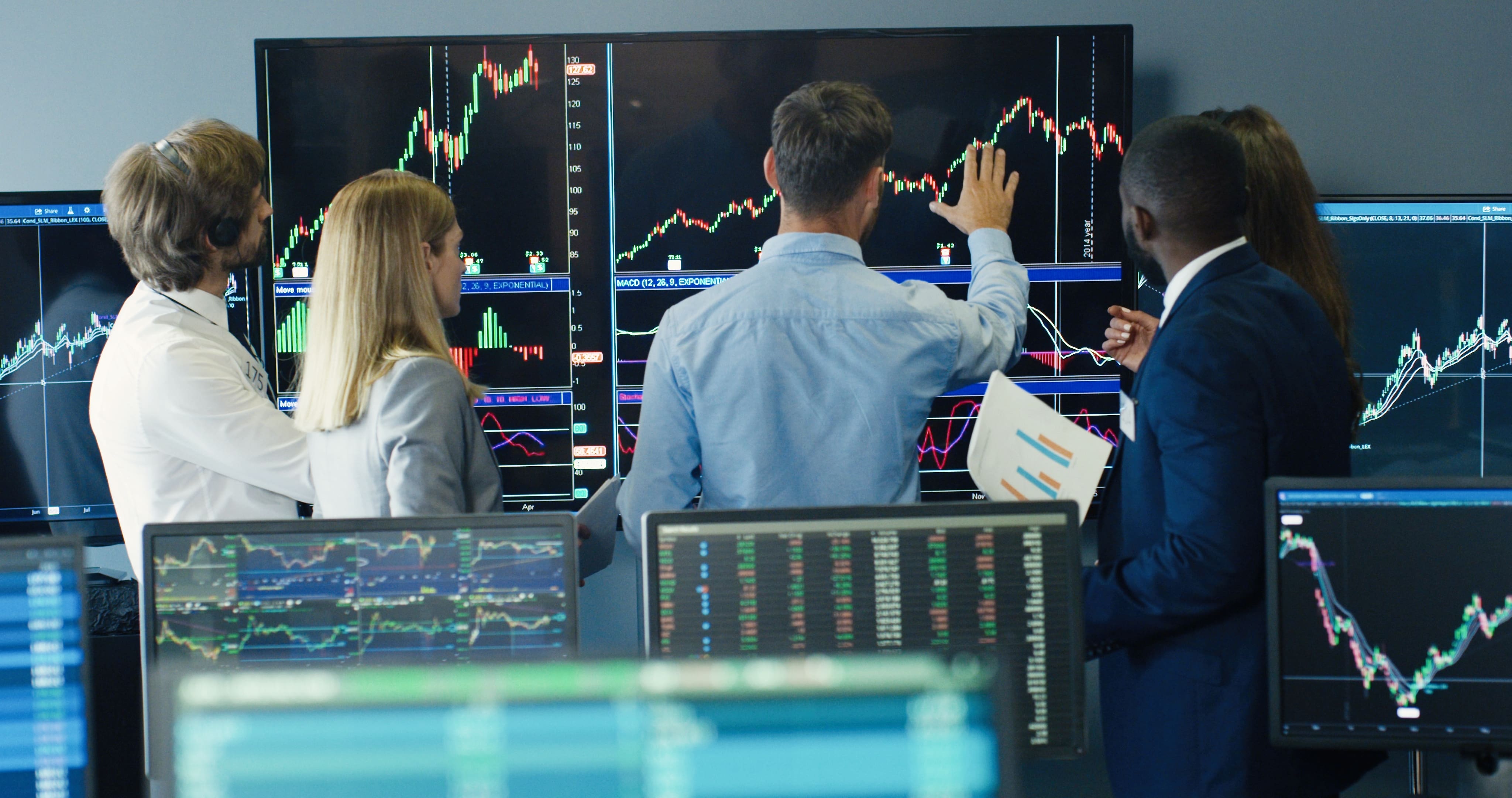 Dealers, And, Brokers, Buy, And, Sell, Stocks, On, Market., Global
