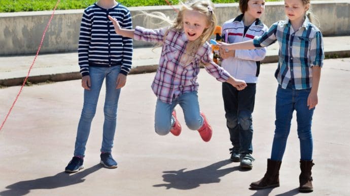 Zakgeld schiet omhoog in 2025 - dit krijgen kinderen écht per leeftijd